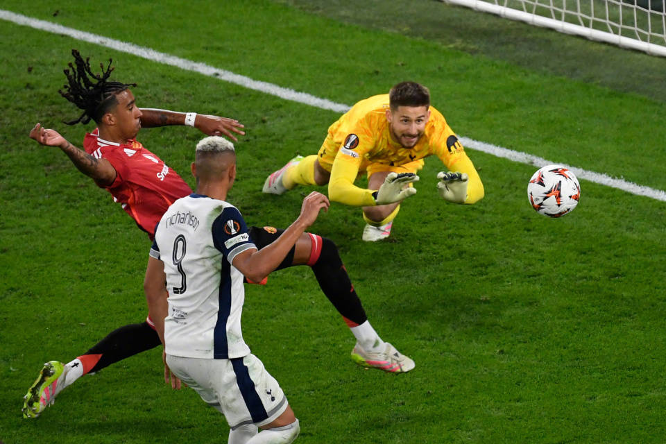 半岛体育在线官网-欧冠赛程吃紧，那不勒斯赛前门线救险，球迷炸锅，高层口径保持一致