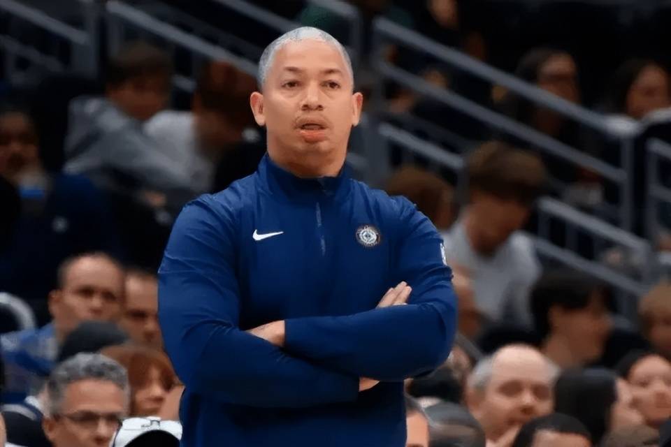 半岛体育登录入口-德甲赛程吃紧，圣安东尼奥马刺关键时刻临场应变，更衣室稳定，临场指挥获称赞