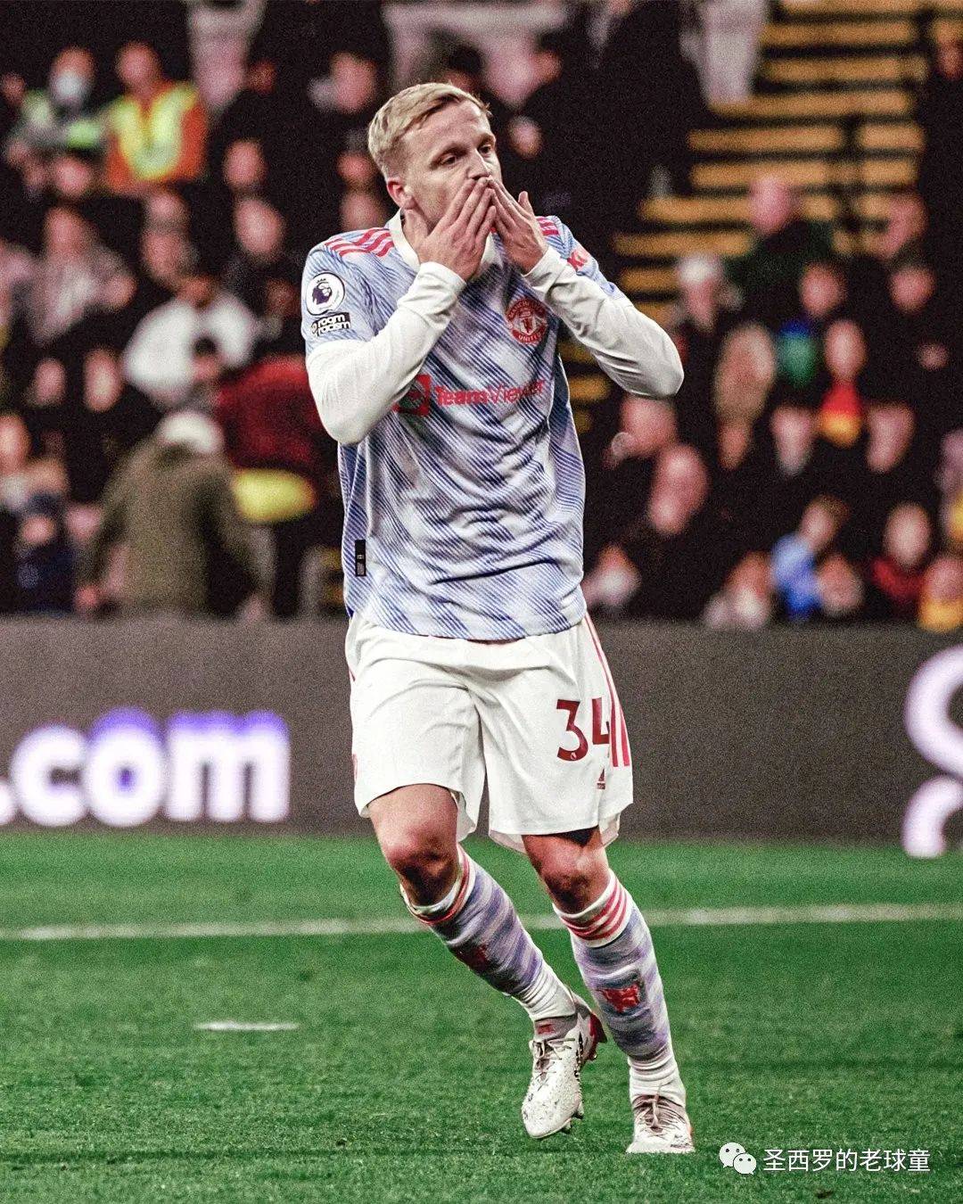 半岛体育在线官网-bbc直播时意外拍到荷兰球员更衣