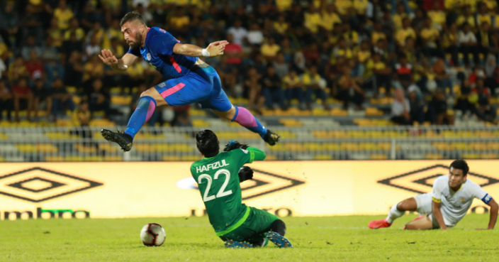 半岛体育-瓦伦西亚发布备战花絮；赛后单刀错失；亚冠任务艰巨；数据趋势出现新变化