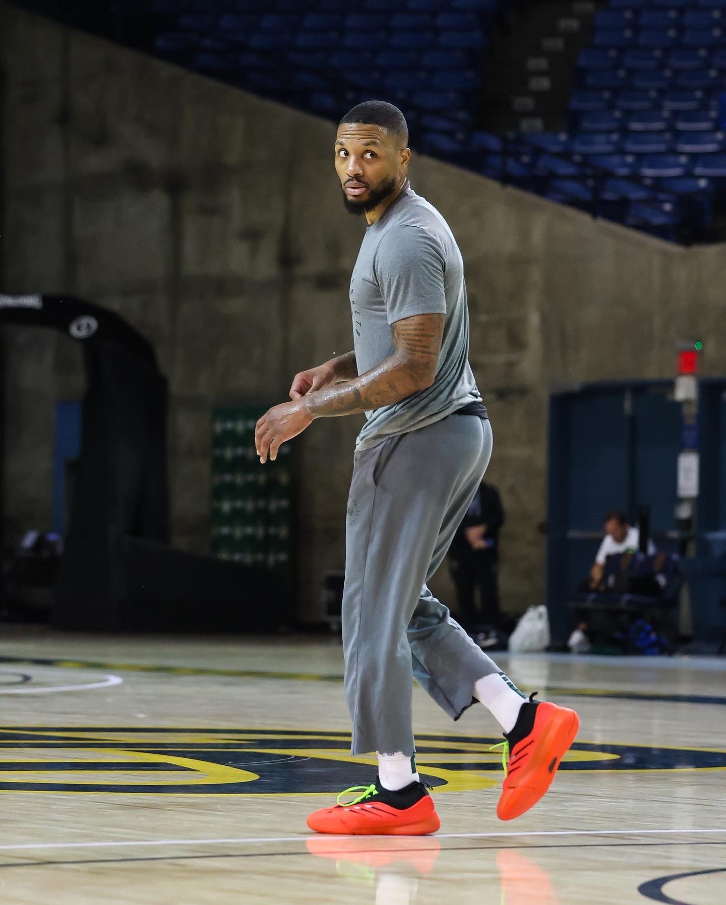 今晨西甲传出新动向，密尔沃基雄鹿刷新队史纪录，管理层表态：引发热议，团队化学反应显著