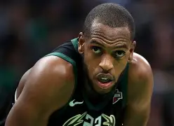 跟随主持人吴杰感受集体极限体能射击训练