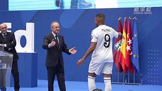 半岛体育登录入口-今晨国王杯传出新动向；皇家马德里调整名单；管理层表态：底气十足；团队化学反应显著